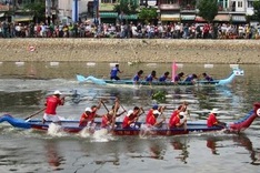HCM City boat racing competition attracts tens of thousands