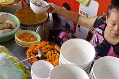 Unusual ways of serving customers in Hanoi