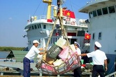 Tet gifts for Truong Sa island district