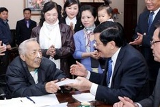 President pays Tet visits to nation’s finest thinkers