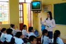 Pilot English teaching project hit by staff shortage, poor skills