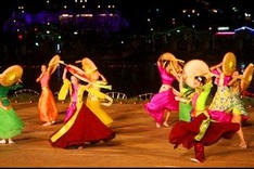 Hue Festival wraps up with colourful shows