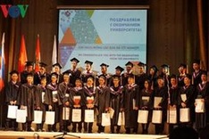 Vietnamese students granted nuclear technology certificates