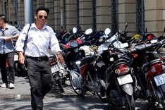 HCM City highrises flout parking regulations