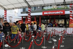 Vietnamese fast food gives way to foreign chains
