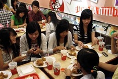 Fast food foreign firms race to dominate Vietnamese market