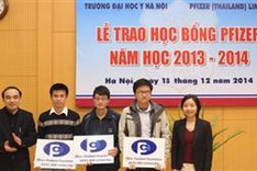 Thai foundation grants scholarships to medical students