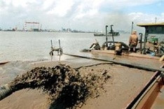 Quang Binh province bans illegal sand mining