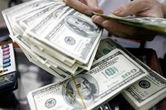 Greenback, gold prices soar as China devalues