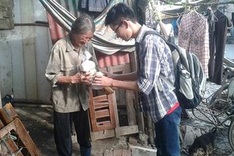 Hanoi students establish food bank