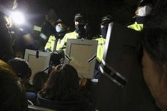 Families of South Korea ferry dead march on presidential palace