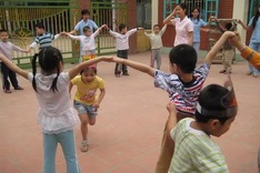 Vietnamese children turn away from folk games for devices