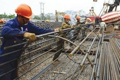 Vietnam backs foreign contractors