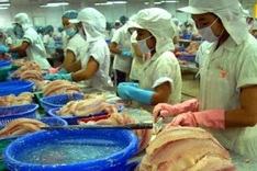 Trade deficit drops in early 2012