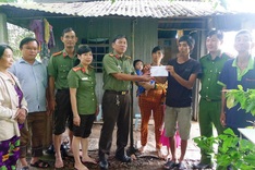 Poor couple receives donation to save unborn child