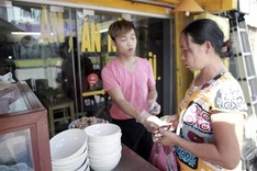 Hanoi noodle shop offers cheap meals to low income people