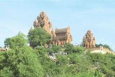 Cham people hold annual festival