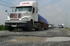 Hanoi to collect over $13 million of road maintenance fee