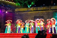 Hanoi hosts special Tet program for overseas Vietnamese
