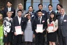 Two Vietnamese students honoured in Australia