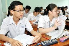 Teaching English at universities: lecturers talk, students keep quiet