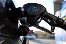 Oil advances on persistent Middle East tensions