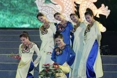 Art performances kick off Tet in Hanoi