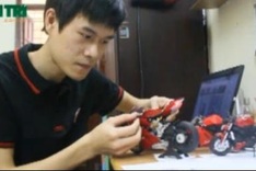 Man turns recyclables into tiny motorbikes