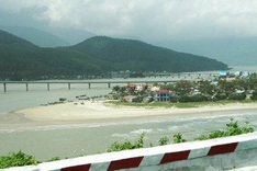 Stunning Lang Co Bay is real tourist trap