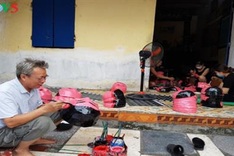 Mid-Autumn toy making village busy ahead of festival