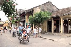Hoi An tightens ticket inspections