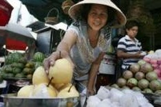 Imported, mostly Chinese, fruit deluges local markets