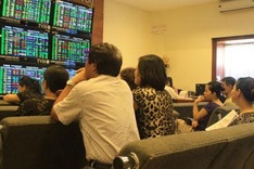 Investors flagrantly abuse insider trading loopholes