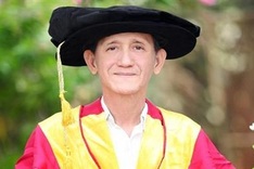 Vietnamese herbalist awarded honorary doctorate by University of Florida