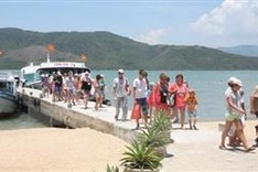 Over 11.6 million foreign tourists come to Vietnam in eleven months