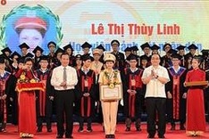 Outstanding university graduates honoured