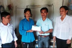 Funds granted to homeless woman in Thanh Hoa Province