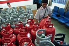 Gas prices continue to rapidly fall