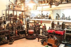 Hanoi artisan boasts antique collection