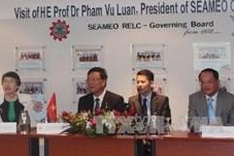 Education minister seeks to hone English-language teachers’ skills