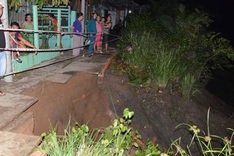 Road collapse isolates households in HCM City