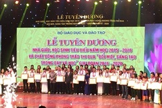 Outstanding teachers and pupils honoured