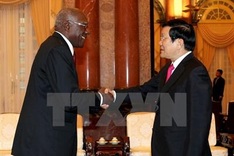 President Truong Tan Sang visits Cuba