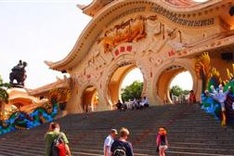 Entertainment centres hope to attract Tet visitors