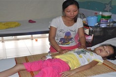 Mother calls for help to save daughter