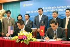 Microsoft signs cooperative deals with Vietnam
