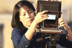 Photographer uses ancient camera to win top award