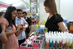 Vietnamese cosmetics fail to secure a hold in domestic market