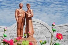 Monument of Uncle Ho and his father in Binh Dinh province