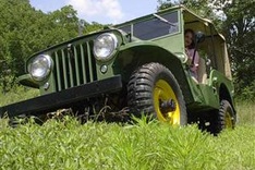 Tourist team cross Vietnam by jeep